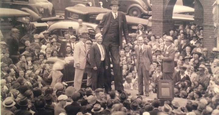 Robert Wadlow tour