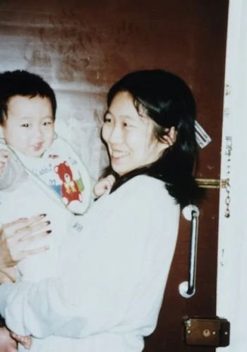 A picture of Fan Man Yee holding her son