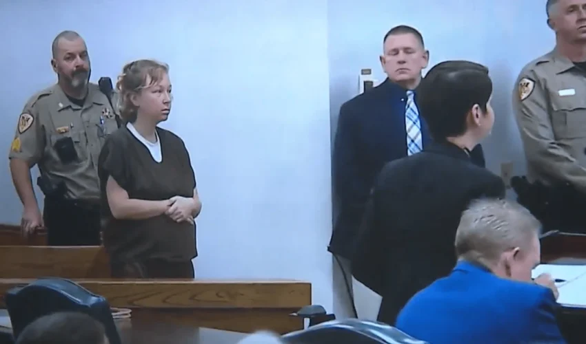 Teacher Charged With Raping Boy, 12, Appears Pregnant in Court After Alleging in Call That He Is Baby's Father